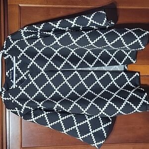 Maggie Barnes size 5x open front blazer Geometric print